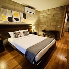 Deluxe Double Apartment with Patio - 107