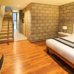Deluxe Single Apartment with Patio - 204