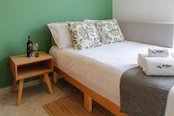 Placentero estudio relax y práctico con balcón